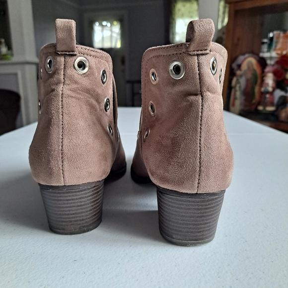 CL by Laundry Grommet Taupe Booties - Picture 4 of 6